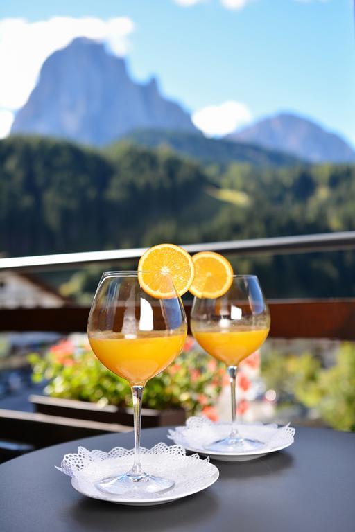 Vitalhotel Dosses Santa Cristina Val Gardena Exterior photo